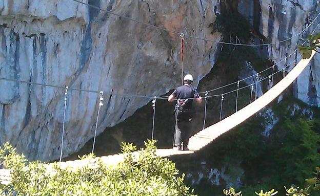 Peñarrubia acoge el fin de semana el encuentro de escalada 'Hermida Vertical'