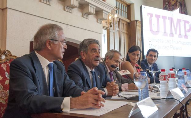 Revilla cree que «puede ser el momento» de potenciar la producción hidroeléctrica en San Miguel de Aguayo