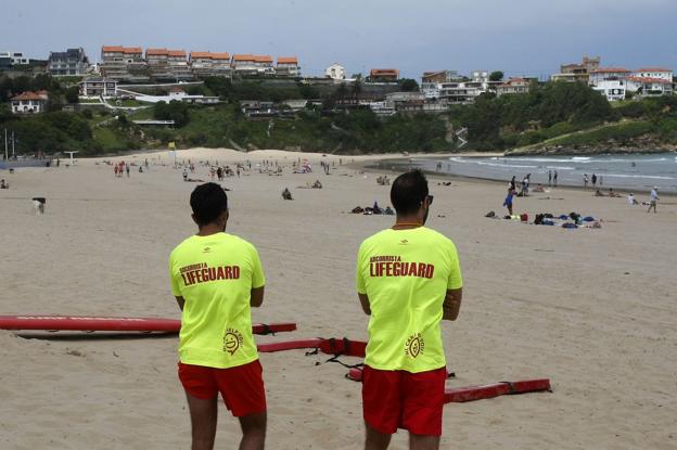 Suances continúa sin firmar el contrato definitivo con la empresa de socorrismo
