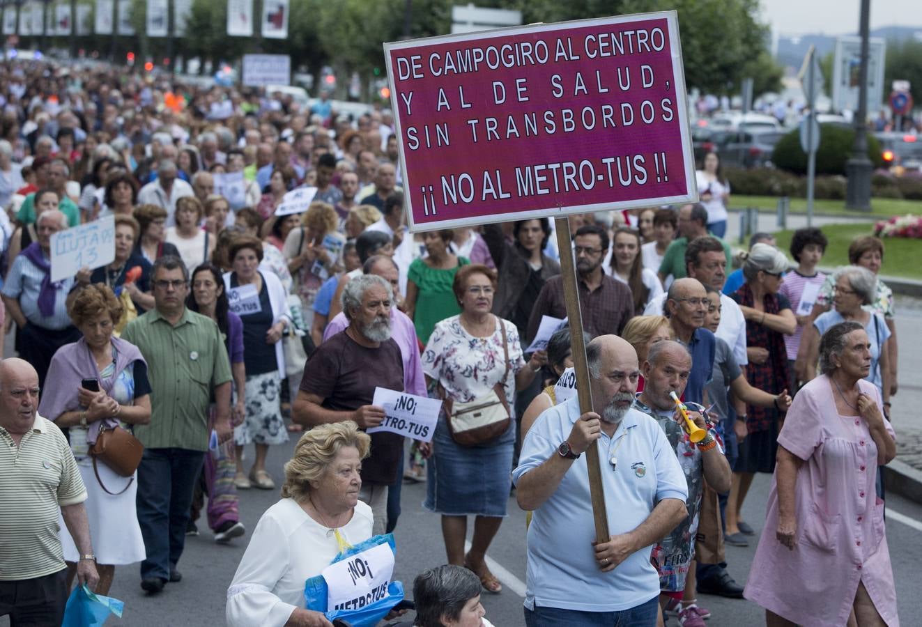 La indignación por el MetroTUS se palpa en la calle