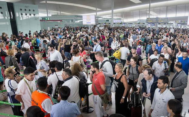 Sobrevivir a un verano trufado de huelgas en aeropuertos y trenes