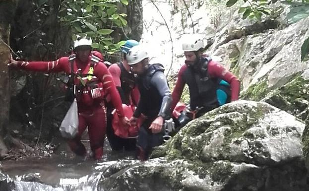 Rescatada una mujer mientras realizaba barranquismo en Peñarrubia
