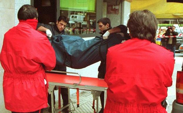 Un condenado por asesinato y violación no regresa a El Dueso tras un permiso