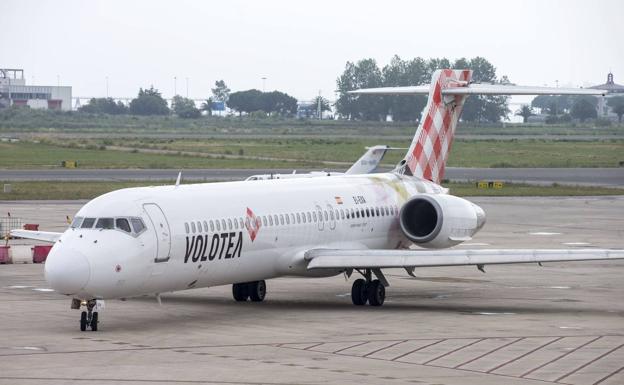 El avión de la ruta Menorca-Santander sufre una avería