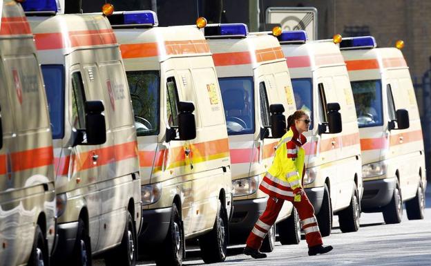 Las ambulancias y los coches de bomberos llevarán luces azules a partir de ahora