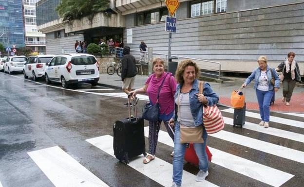 Los taxistas cántabros prolongan su huelga por tercer día consecutivo