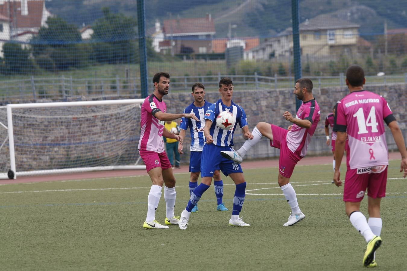 Imágenes del partido Naval-Gimnástica