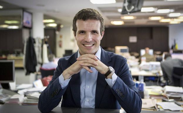 Una compañera de Casado reconoce que le regalaron el máster