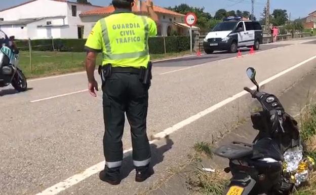 Muere un hombre de 57 años que conducía una moto tras ser arrollado por un coche en Castanedo