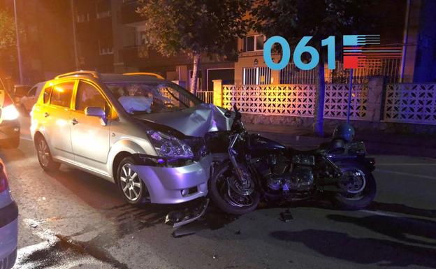 Un motorista inglés que salía del SummerFun Laredo, herido grave tras empotrarse contra un coche