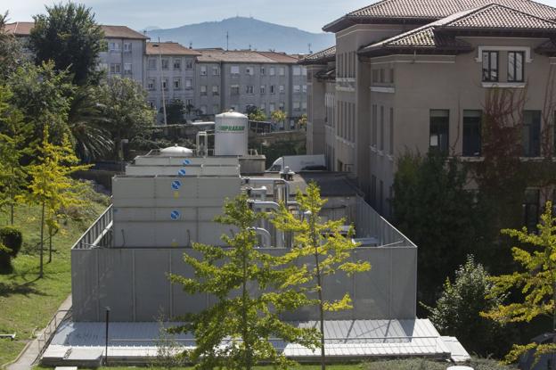 El Ayuntamiento multa a Valdecilla por el ruido de sus torres de refrigeración