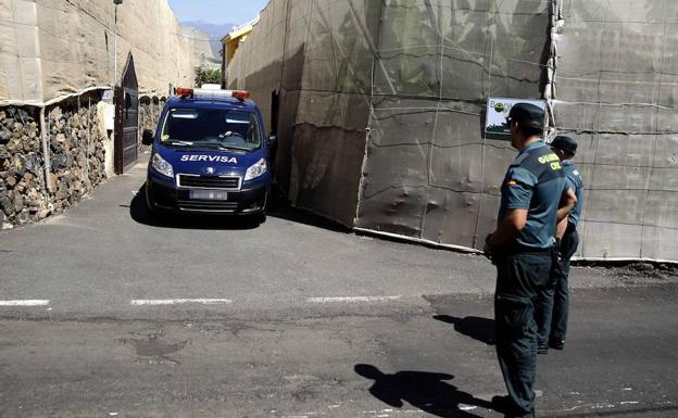 Detenida una mujer por matar a puñaladas a un joven en Tenerife