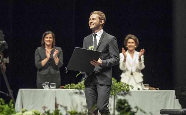 Dmytro Choni logra la gloria del piano