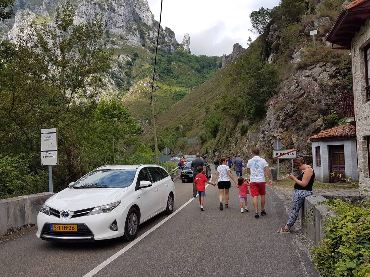 Un accidente leve colapsa el desfiladero de la Hermida