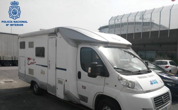 Localizan a seis polizones albaneses escondidos en una autocaravana que iba a embarcar en el Ferry en Santander