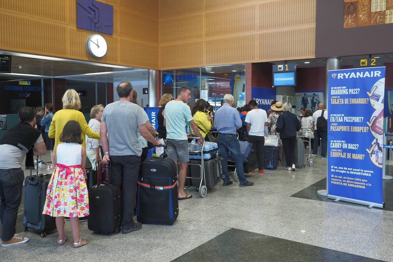 Una nueva cancelación de Ryanair deja tirados a cientos de pasajeros en Santander y Londres