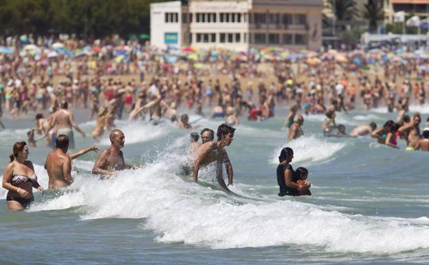 El Gobierno asegura que «hoy las aguas de Cantabria están perfectamente, salvo en la playa de Usil»