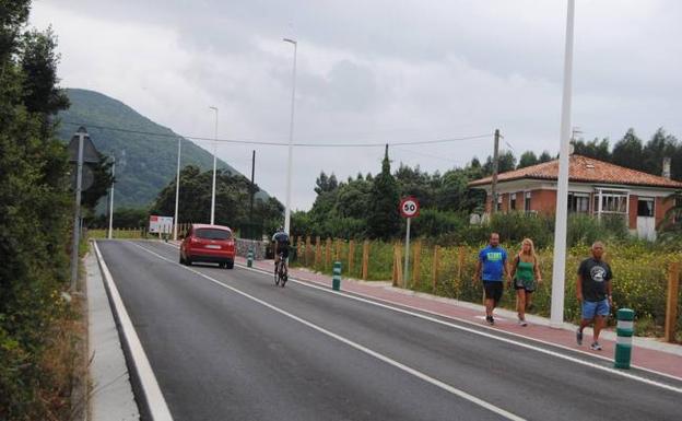 La carretera que une Noja con Soano gana en seguridad para peatones y conductores