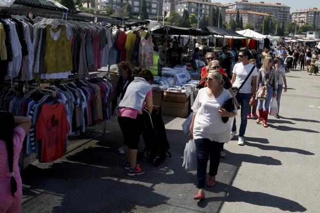 El mercadillo de Torrelavega aprovecha su renovación para acabar con el impago de las tasas
