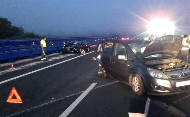 Un herido con pronóstico reservado y cuatro contusionados en un accidente en Penagos