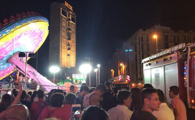 Susto y rescate en una atracción en la feria de Torrelavega