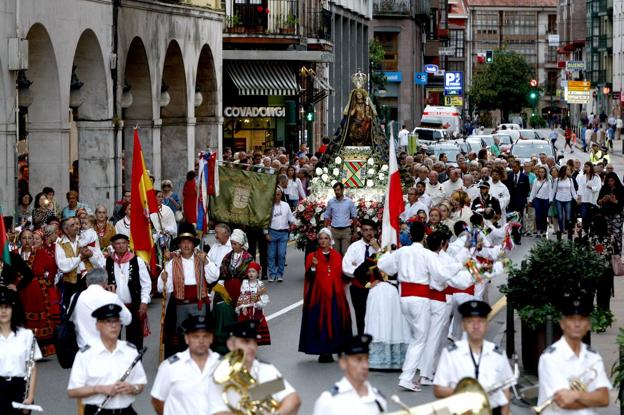 Concurrida procesión de la Virgen Grande