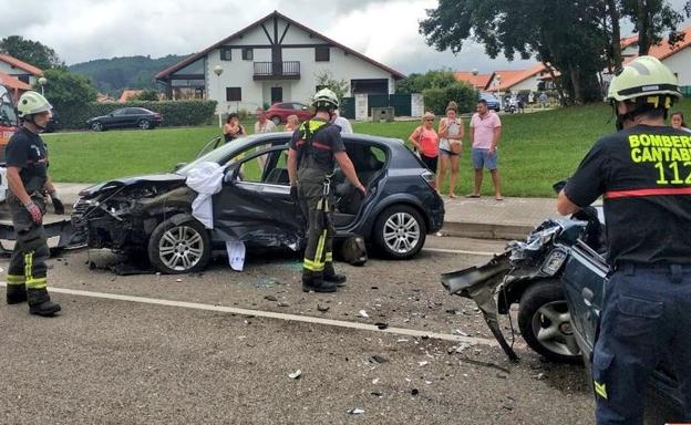 Cuatro heridos en una colisión múltiple en Arnuero