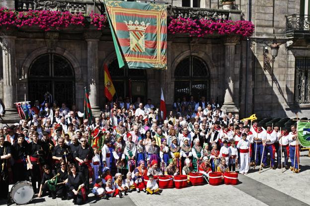 La gran fiesta del folclore inunda la ciudad