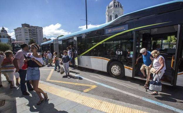 Las nuevas líneas del MetroTUS a las playas desplazaron a 150.000 personas en julio