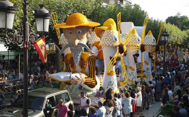 'El hombre de la Mancha' y 'Esculturas Móviles', ganadores en la Gala Floral de Torrelavega