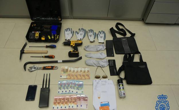 Detenidos dos hombres por un intento de robo en el almacén de una carnicería de Santander