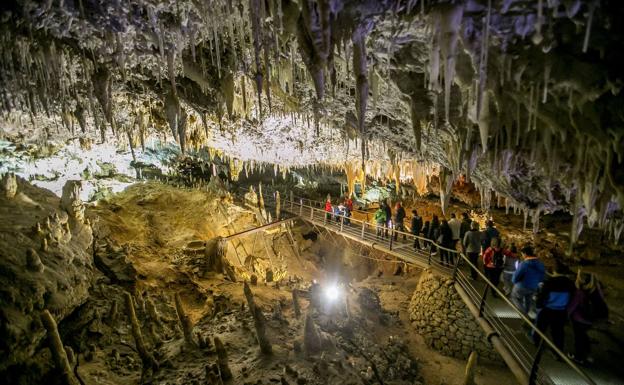 El Soplao será la primera cueva «totalmente accesible» de España