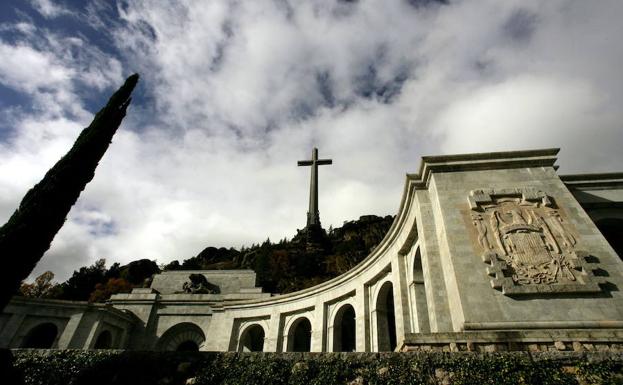 El PP se propone recurrir el decreto del Gobierno para exhumar a Franco