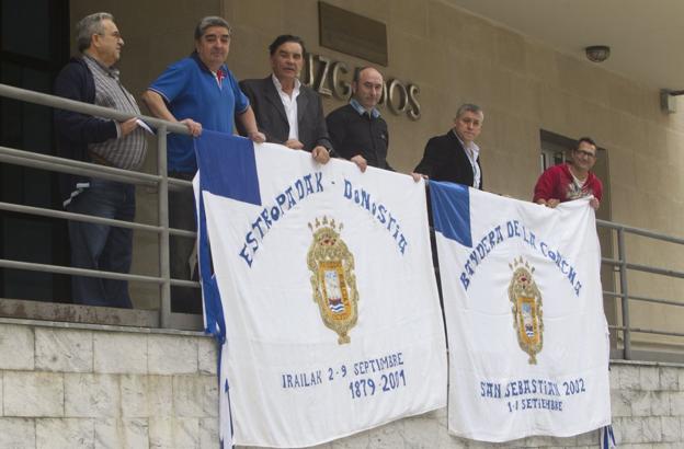 Loroño subastará las cuatro banderas de La Concha que embargaron a La Marinera