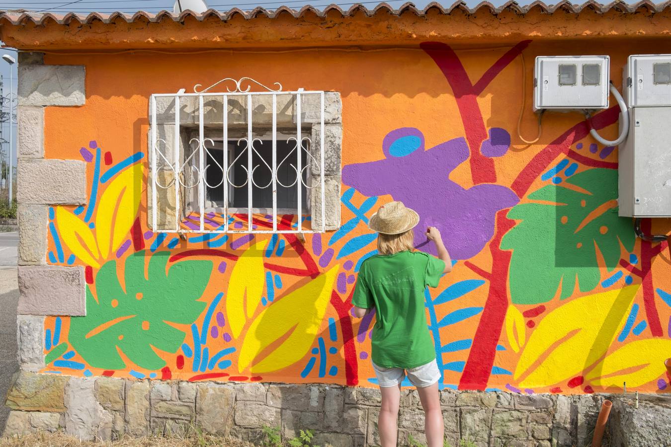 Los creadores de Galería Vertical pintan grandes murales en Reinosa