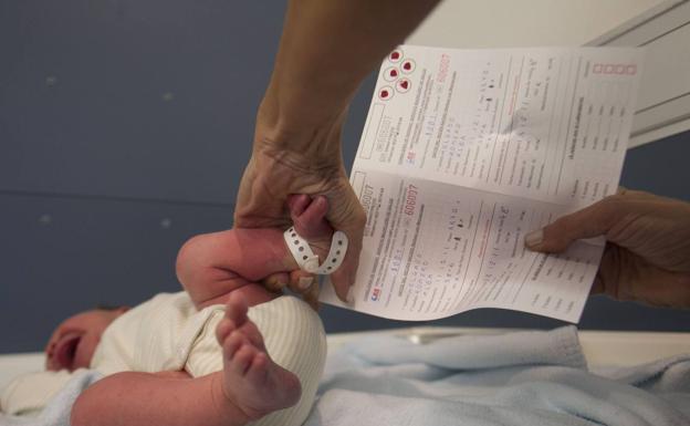 «Nos están cerrando el último de los caminos que tenemos para ser padres»