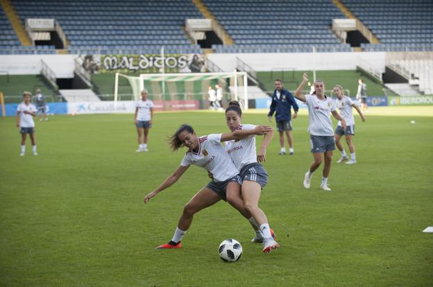 La Roja femenina debuta en los Campos de Sport