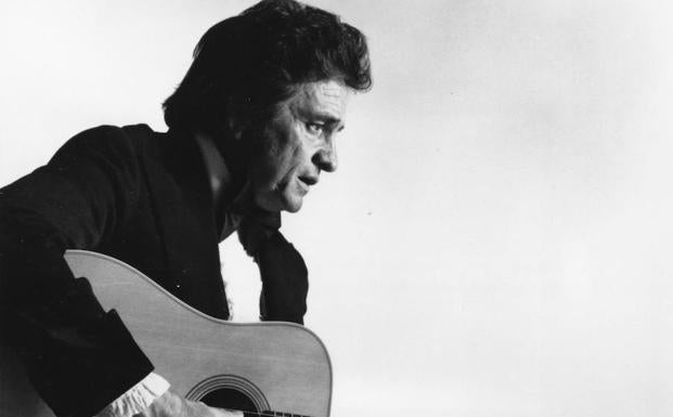 Johnny Cash, el hombre de negro al que cegó la luz blanca