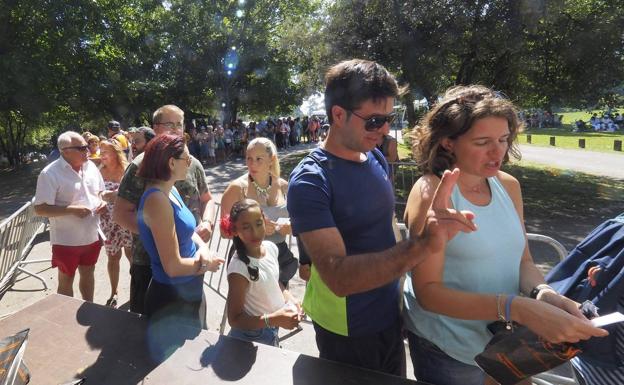 Cocido montañés para celebrar en Punta Parayas la Fiesta de la Convivencia de los Pueblos