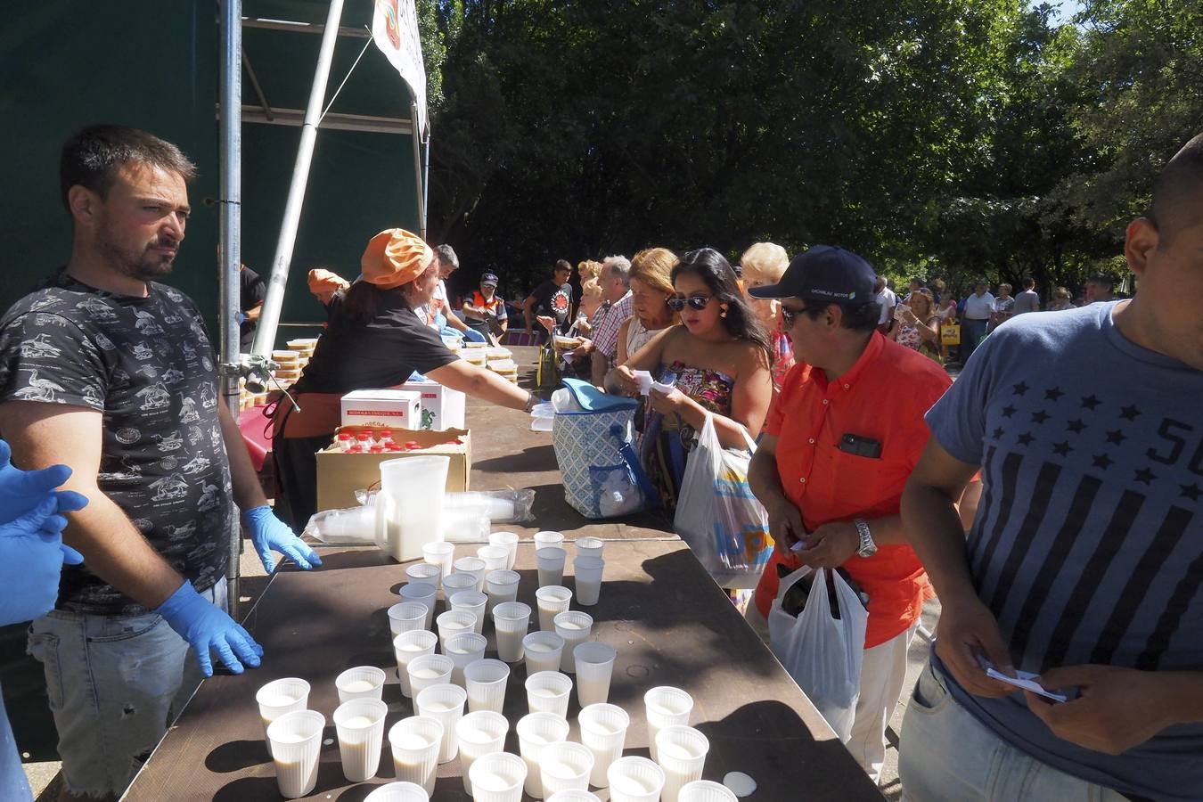 Cocido montañés para celebrar en Punta Parayas la Fiesta de la Convivencia de los Pueblos