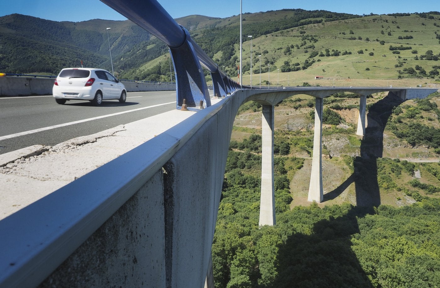 Un ojo sobre cada puente