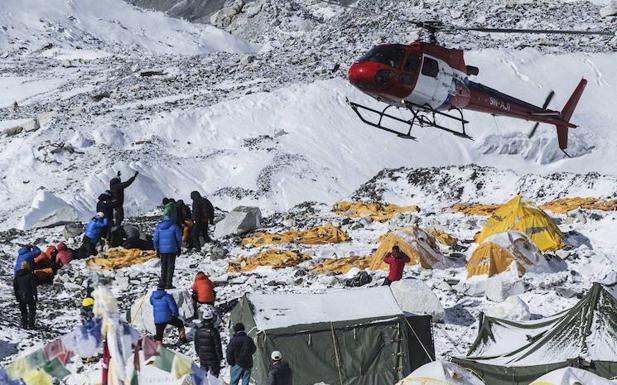 Nepal elimina los intermediarios en las evacuaciones para acabar con estafas