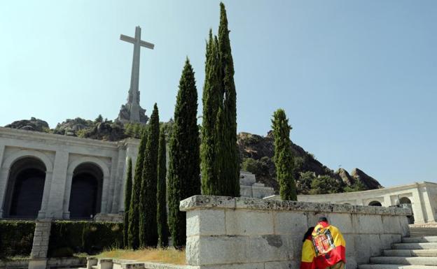 La familia Franco acude al Defensor del Pueblo para recurrir la exhumación