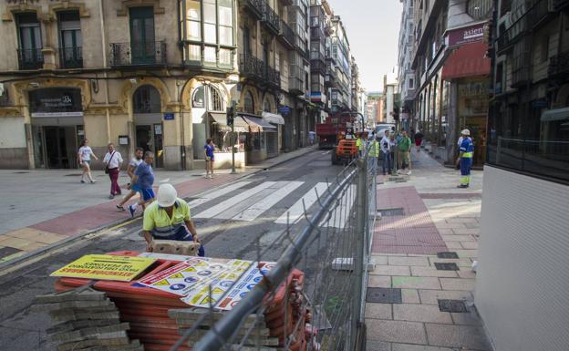 El cierre de la calle Cervantes complica la vida del centro