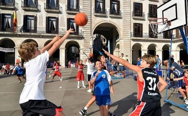 El circuito nacional 'Plaza 3x3' llega este domingo a la Porticada