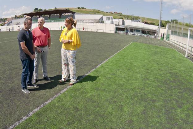 El Astillero renovará el césped del estadio de El Pilar y las pistas de pádel