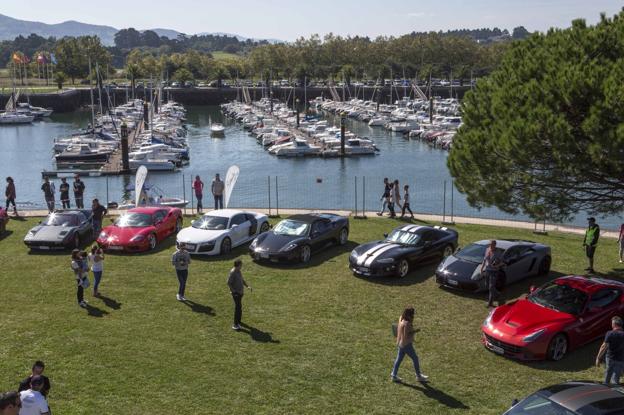 Maliaño acoge un evento de coches deportivos de alta gama