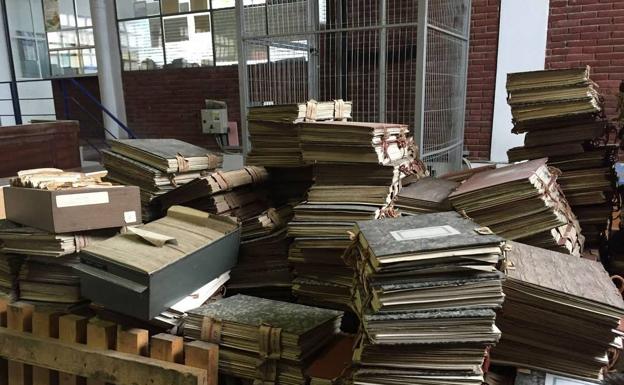 PSOE y PRC piden una Comisión de Cultura extraordinaria sobre el «abandono» de miles de legajos históricos