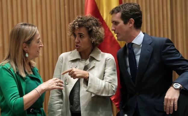 Casado corrige a Pastor sobre la presencia de Torra en el Congreso