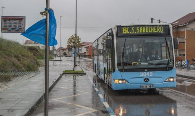 Vecinos de Ernest Lluch piden una nueva línea de autobuses y paradas en su calle